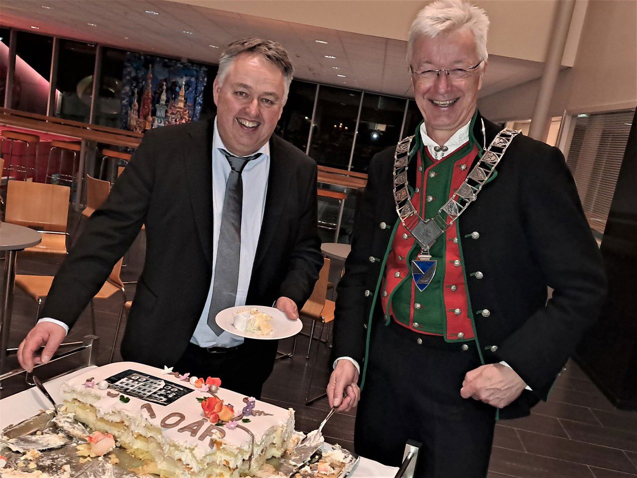 T.v. rektor ved Eid vgs, Alf Reidar Myrstad og fylkesordførar Jon Askeland.
