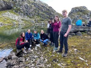 Vassprøvetaking ved eit fjellvatn