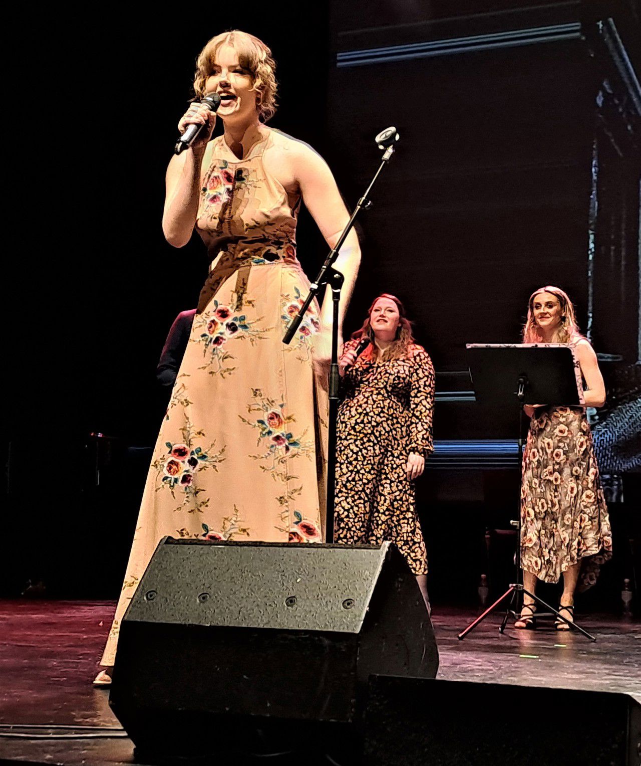 Eline J. Lillestøl hausta stor applaus for innslaget frå musikalen Oliver.