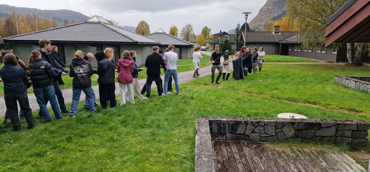 Drakamp mellom skulane